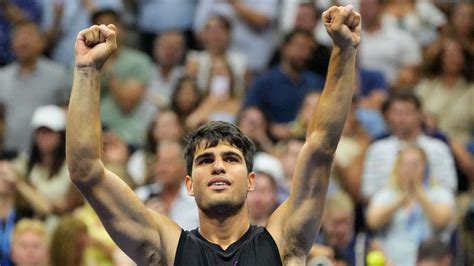 Carlos Alcaraz wins, Stefanos Tsitsipas falls at US Open.